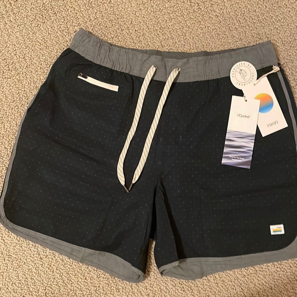 Vuori Banks Short 5 Ink Mircro Dot Performance Shot Size Mens M NWT